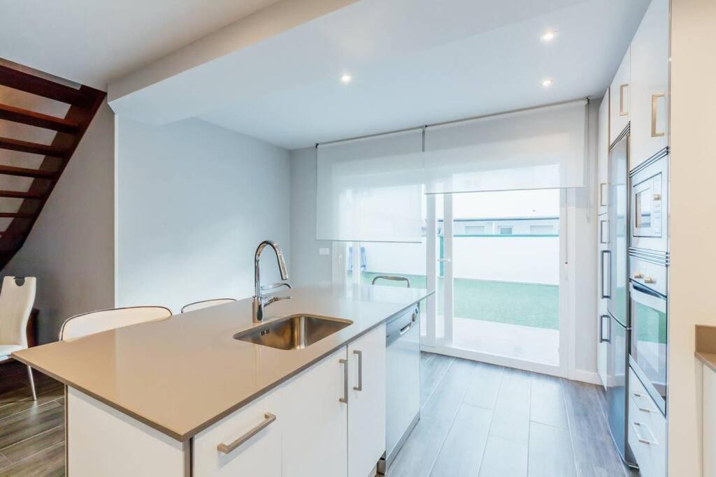 Chalet En La Cuidad- Con Jardin Y Barbacoa Gijon Luaran gambar